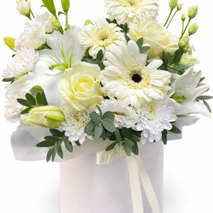 Kutuda Beyaz Çiçek Aranjmanı